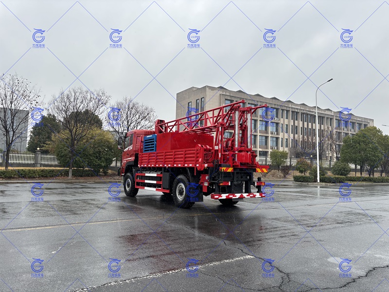 沙漠越野原裝四驅(qū)鉆機(jī)車(chē)